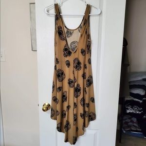 NWOT. Summer must have. Size M. Skull design.